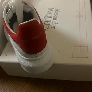 Alexander McQueen. Size 31, My daughter wear one time for graduation